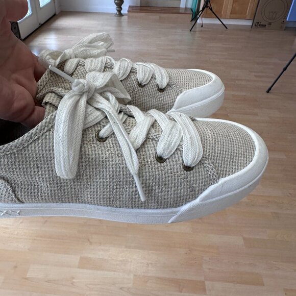 Cute Roxy Sneakers 8.5 Cream Color - Picture 7 of 8